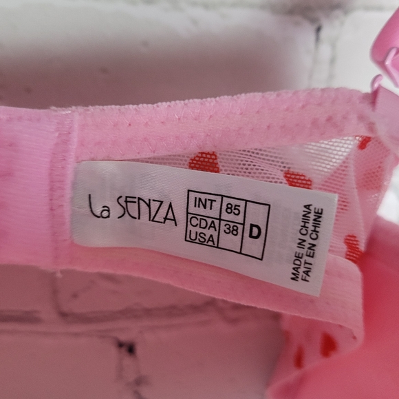 LA SENZA | ruffle heart underwire lightly lined bra - Picture 6 of 7